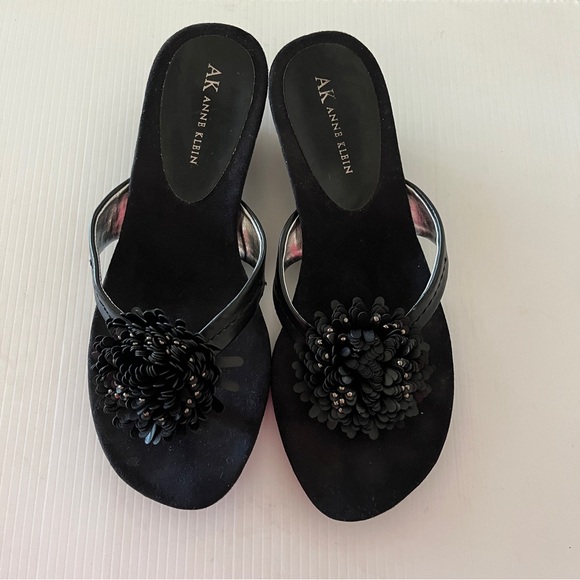 Anne Klein Catrin Black Flower Puff Slip On Thong Wedge Heel Sandal 7 - Picture 6 of 10
